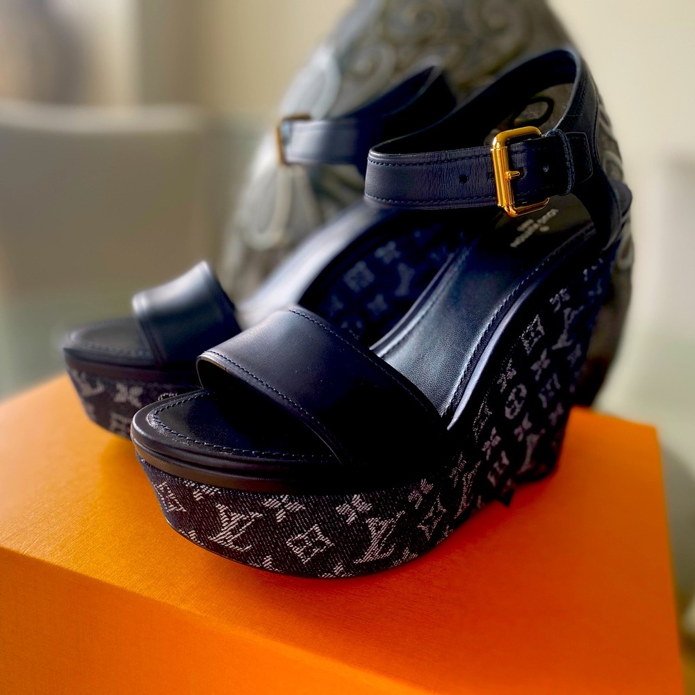 Authentic Louis Vuitton Waterfall Wedge Sandal sz 39 New! Dark Navy Blue Leather - Picture 10 of 16